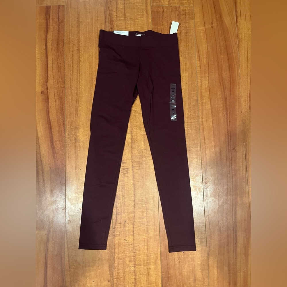 New with tag mid rise leggings